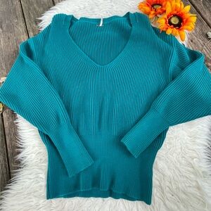 EUC Free People ribbed oversized  V-Neck slightly balloon arm sleeves Sweater